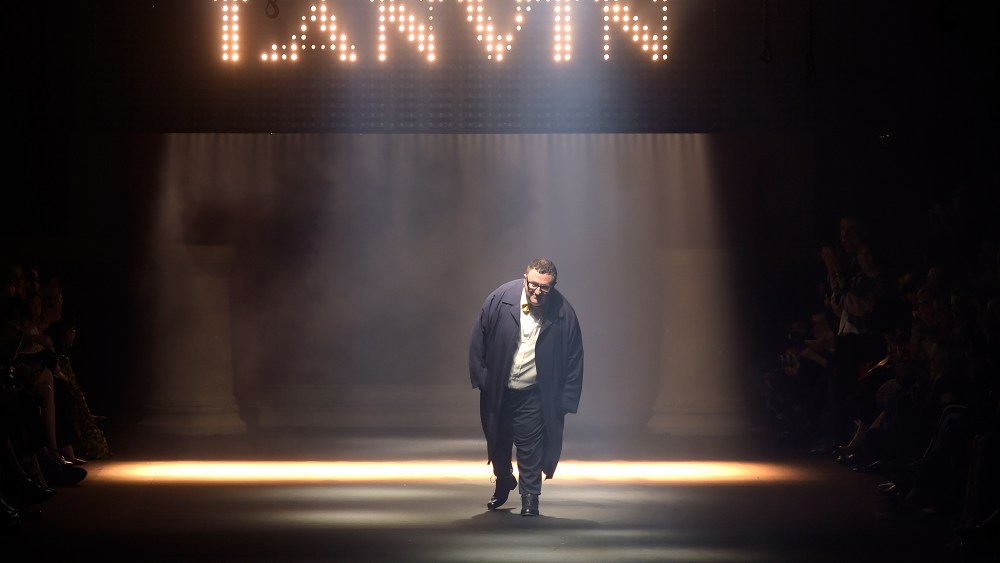 Alber Elbaz taking a bow at the Lanvin RTW Spring 2016 show.