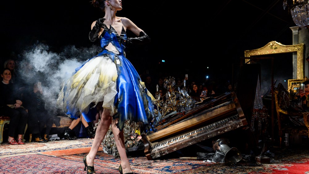 moschino rtw fall 2016