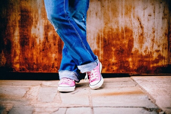 denim converse teenager pixabay