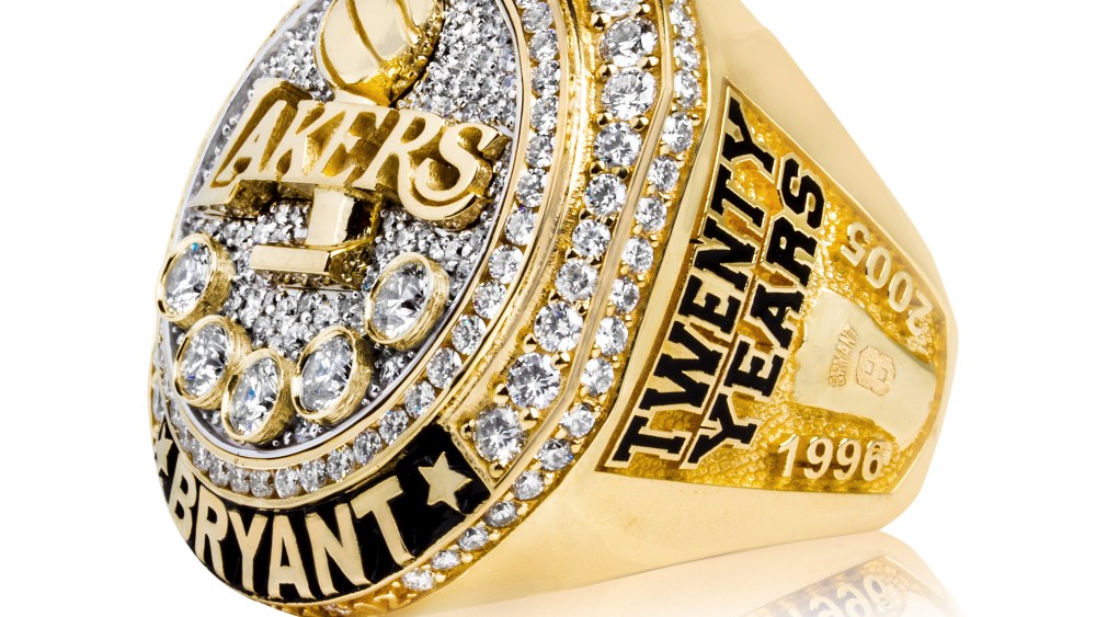 Kobe Bryant commemorative ring