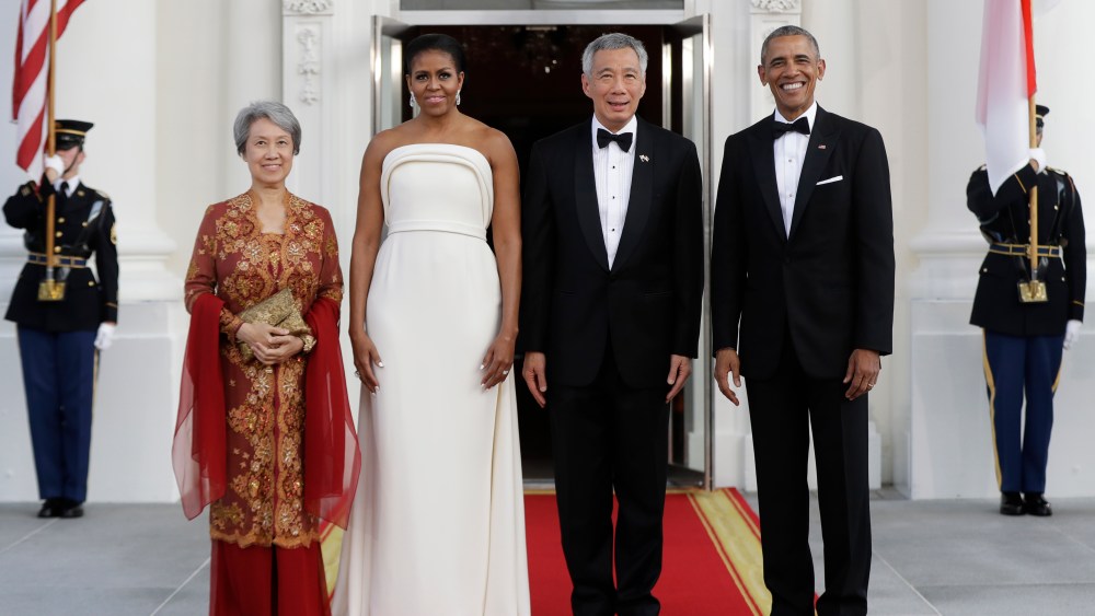 President and First Lady Michelle Obama Welcome Guests to State Dinner