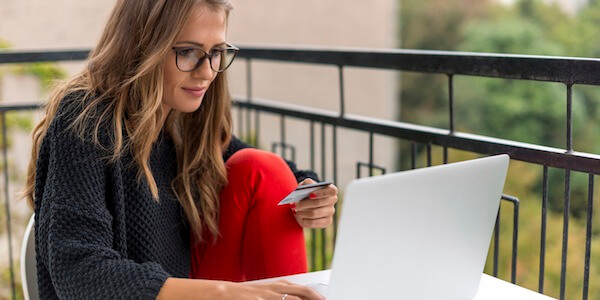While fashion e-commerce remains competitive, retailers turn to AI to increase consumer purchases and deliver relevant experiences.