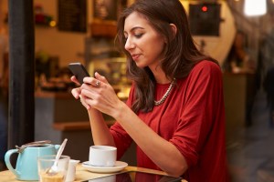e-commerce mobile shopping holiday 2017
