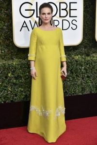 Golden Globes 2017: Natalie Portman in Prada