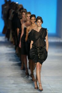 Model on the runway of Phoebe Philo's spring 2003 Ready-To-Wear collection for Chloe.