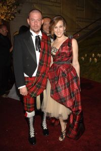 Alexander McQueen (L) and Sarah Jessica Parker attend the Metropolitan Museum of Art's annual Costume Institute gala.2006 Met Costume Institute Gala, New York