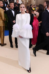 Met Gala 2017 Zoey Deutch