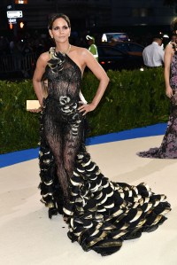 Met Gala 2017 Halle Berry