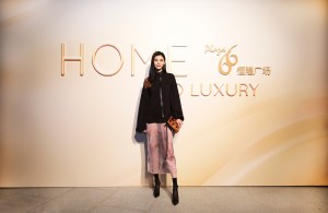 Model Ming Xi.