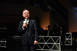 Ronnie Chan, chairman of Hang Lung Properties, gives his opening remarks, shot by Tommy Ton.