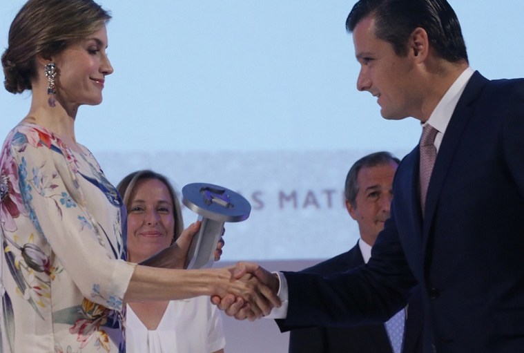 Royo Receives Fashion National Award
