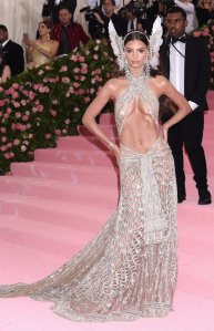 2019 Met Gala Celebrating Camp: Notes on Fashion Metropolitan Museum of Art, NY. 06 May 2019 Pictured: Emily Ratajkowski. Photo credit: MCG/MEGA TheMegaAgency.com +1 888 505 6342 (Mega Agency TagID: MEGA657160_051.jpg) [Photo via Mega Agency]