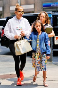 jennifer lopez, jennifer lopez street style, jlo, jlo daughter emme