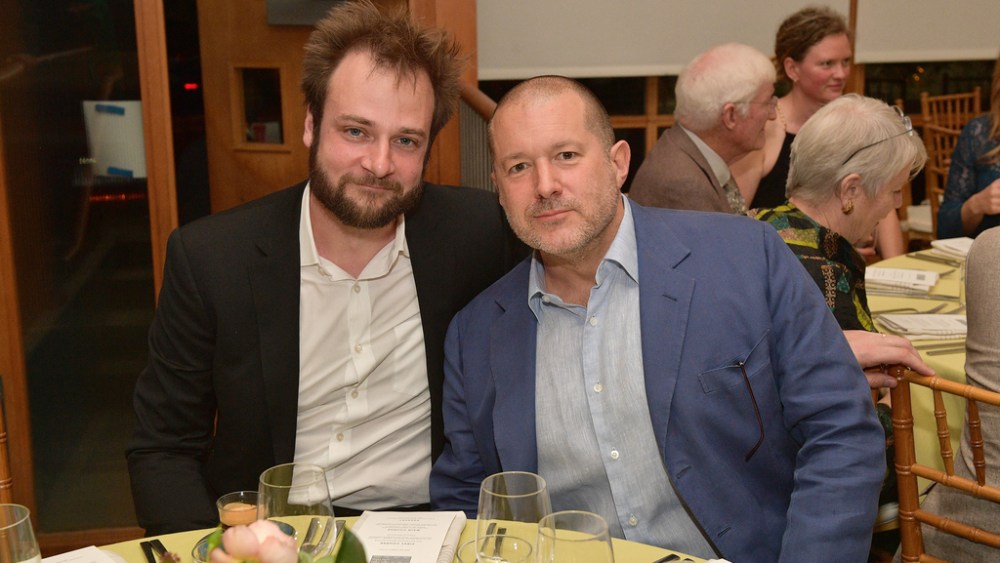 Apple's Design Boss Jony Ive to Exit Company