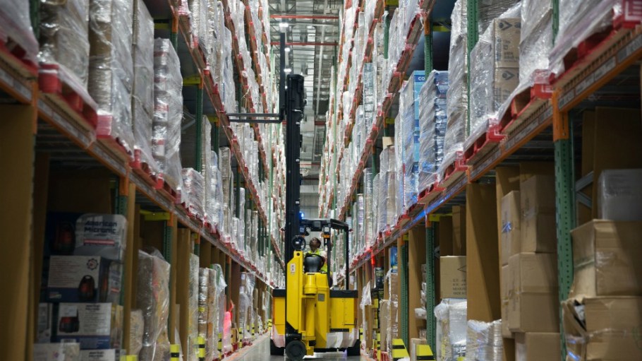 Amazon, Walmart Reel as India Curbs Plunge Market Into Chaos