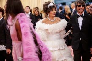 Joan Collins in Valentino with the designer.