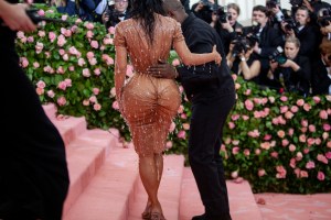 Kim Kardashian in Thierry Mugler.