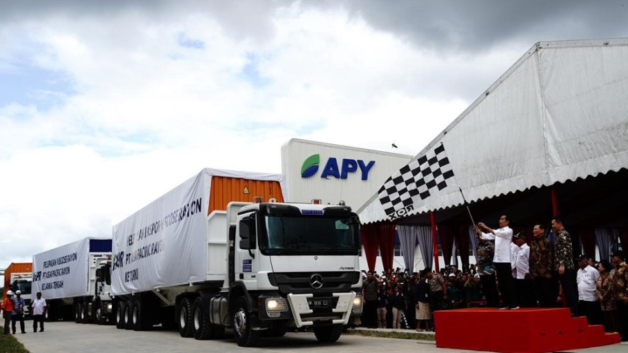Indonesian president Joko Widodo inaugurated Asia Pacific Rayon's new $1.1 billion viscose factory, the Asian country's largest, on Friday.