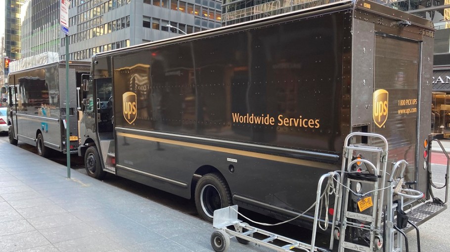 A new merchant survey from fulfillment firm Ware2Go says faster shipping is more effective in driving e-commerce conversions than discounts.