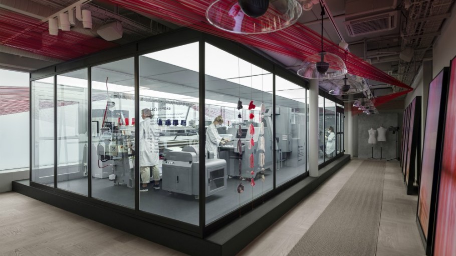 On Oct. 12, Swedish retailer Hennes and Mauritz will launch Looop, a container-sized garment-to-garment recycling system with HKRITA.
