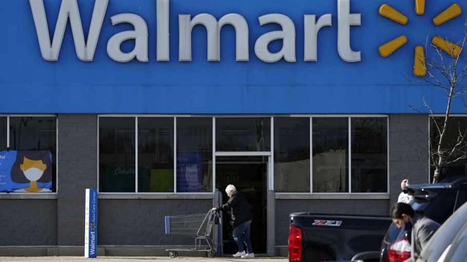 Walmart's total revenue for the quarter ended Oct. 31 rose 5.2 percent to $134.7 billion, and apparel and e-commerce stood out in a rosy Q3.