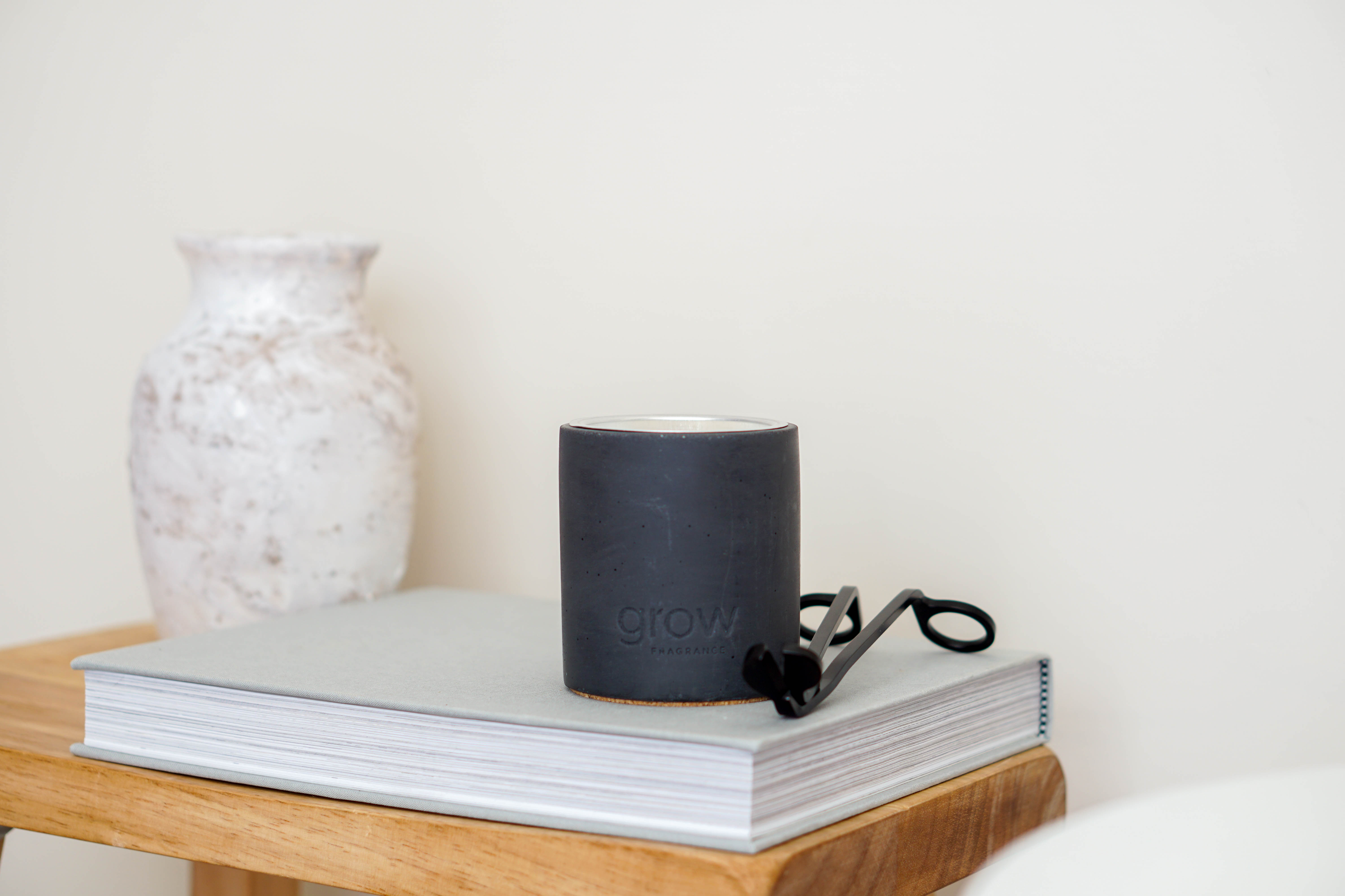 28 Unisex Valentine's Day Gifts: Grow Fragrance Amber Santal Candle