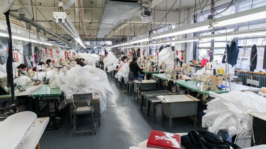 Apparel manufacturing platform Fashinza expands to New York to help American fashion brands like Forever 21 optimize garment production.