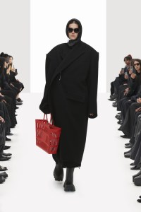 Balenciaga RTW Spring 2022