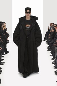 Balenciaga RTW Spring 2022