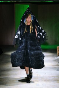 Comme des Garçons RTW Spring 2022