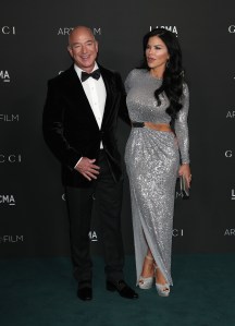 2021 LACMA ART+FILM Gala Honoring Amy Sherald, Kehinde Wiley and Steven Spielberg. 06 Nov 2021 Pictured: Jeff Bezos, Lauren Sanchez. Photo credit: Jen Lowery/MEGA TheMegaAgency.com +1 888 505 6342 (Mega Agency TagID: MEGA803024_044.jpg) [Photo via Mega Agency]
