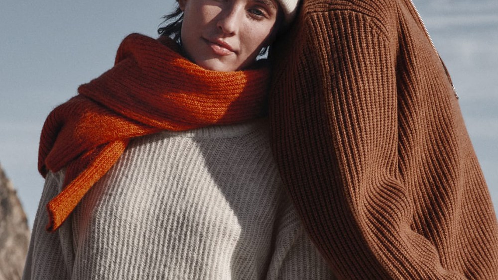 People in everlane sweaters