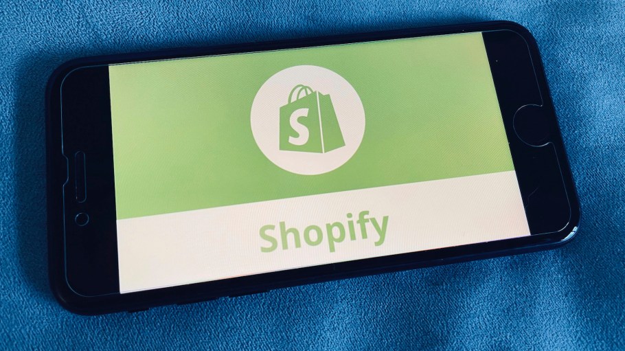 Shopify generated $1.38 billion in revenue in its 2021 holiday quarter, a 41 percent increase from the $977.8 million and beating initial Wall Street estimates calling for $1.33 billion, according to Refinitiv data.