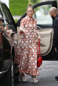 Jennifer Lopez out and about in West HollywoodPictured: Jennifer LopezRef: SPL8059376 100623 NON-EXCLUSIVEPicture by: @broadimage / SplashNews.comSplash News and PicturesUSA: 310-525-5808UK: 020 8126 1009eamteam@shutterstock.comWorld Rights, No France Rights