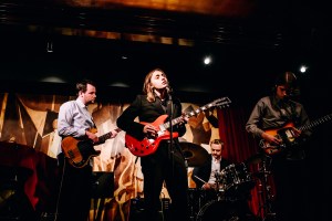 Arsun performs