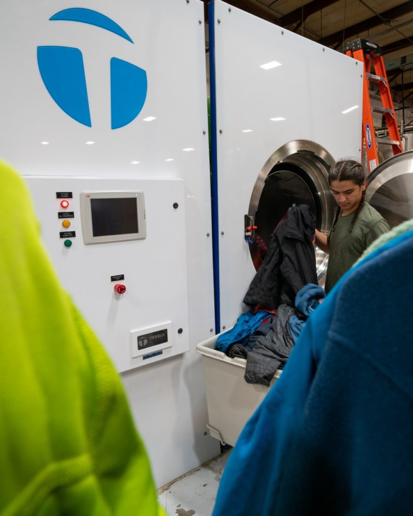Tersus Solutions uses a proprietary CO2-driven waterless cleaning machine.