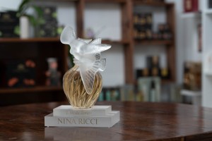 The L’air du Temps by Nina Ricci factice.
