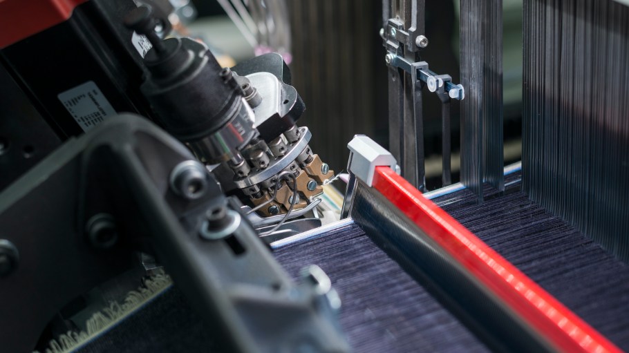 Isko selects Itema's weaving machines that eliminates waste selvedge on the left side of the fabric.