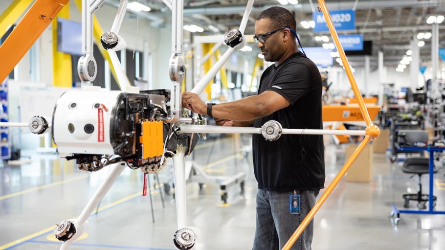 Amazon expands drone delivery to Texas
