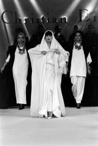 Model Toko walks on the runway for Marc Bohan for Christian Dior Spring 1987 Ready to Wear Runway Show.
