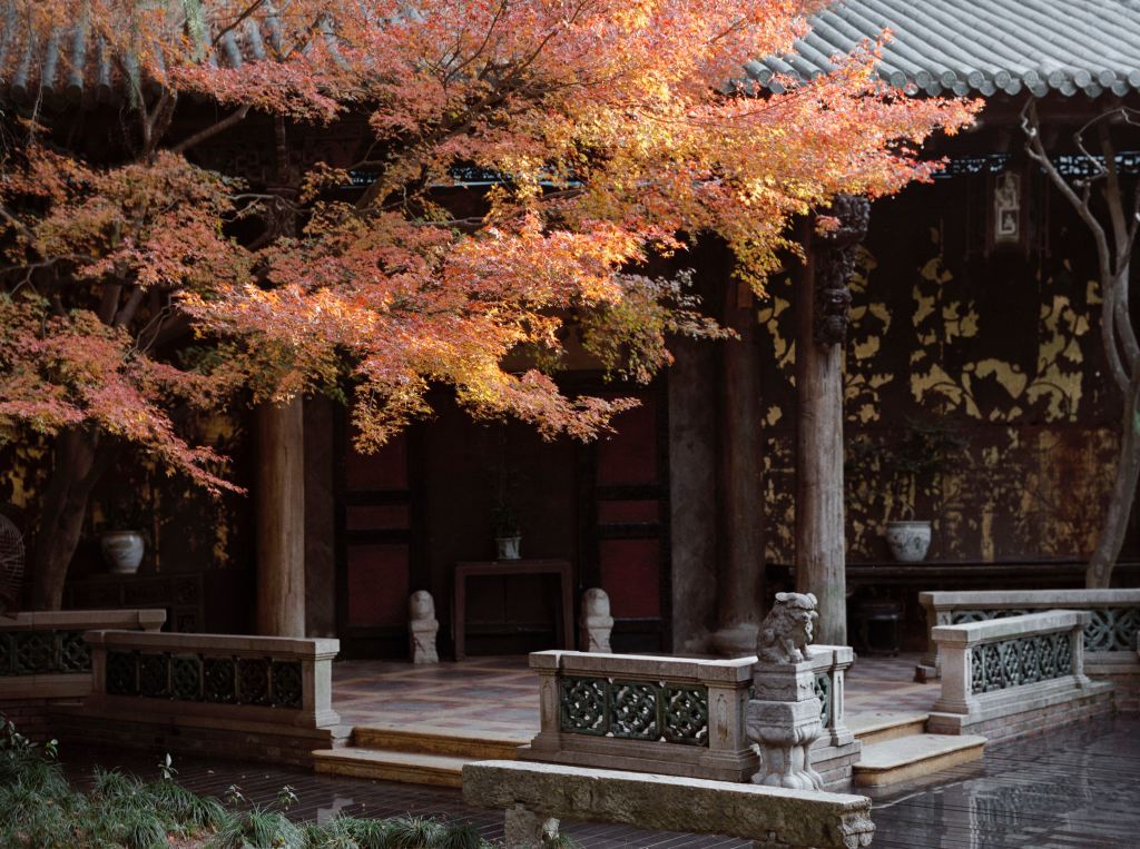 A Fashion Alcove’s Update on Old-time Allure