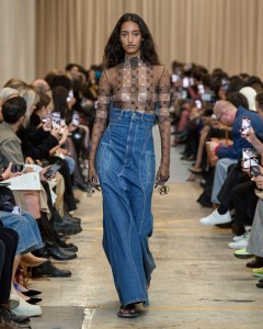 Burberry RTW Spring 2023