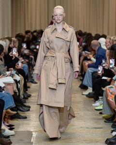 Burberry RTW Spring 2023