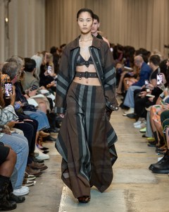 Burberry RTW Spring 2023