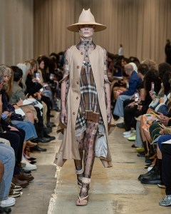 Burberry RTW Spring 2023