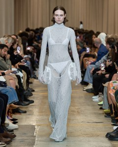 Burberry RTW Spring 2023