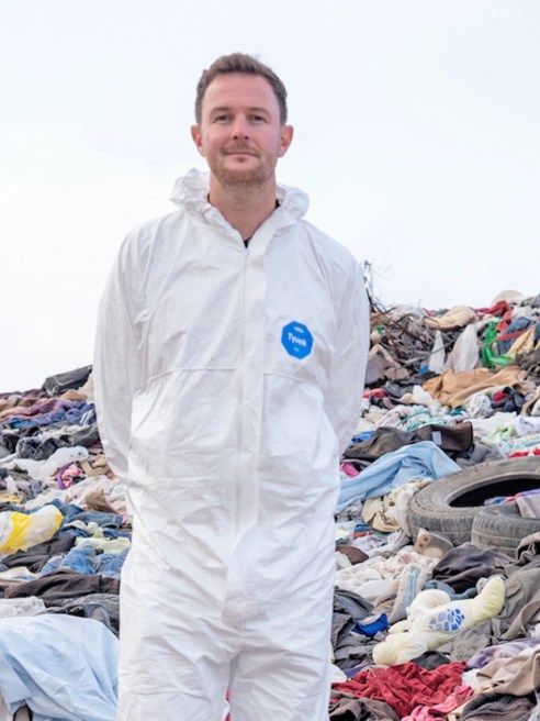 British artist Ian Berry, best known for creations born from jeans scraps, made a movie about the used clothing dumps in Chile’s Atacama Desert.