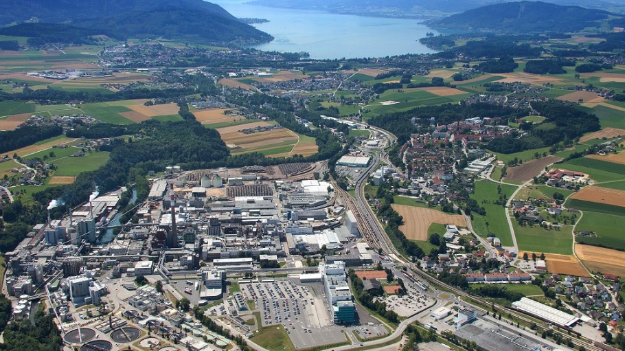 The Lenzing Group has signed an electricity supply contract with green power producer Enery and Energie Steiermark to finance a photovoltaic plant in Austria.