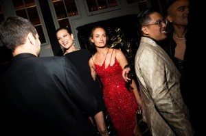 Shalom Harlow and Amber Valletta