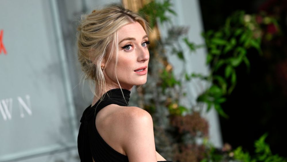LONDON, ENGLAND - NOVEMBER 08:  Elizabeth Debicki attends "The Crown" Season 5 World Premiere at Theatre Royal Drury Lane on November 08, 2022 in London, England. (Photo by Gareth Cattermole/Getty Images)